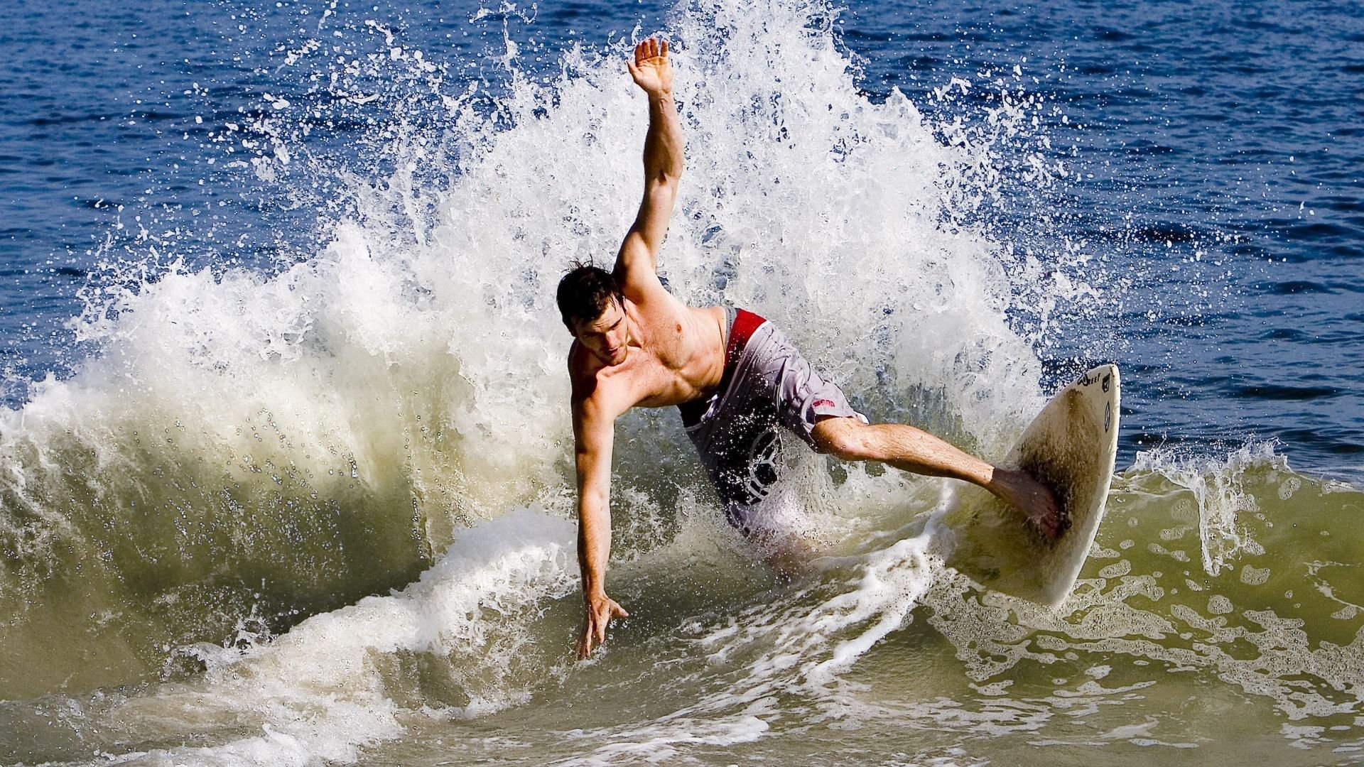 “雪域战神：北极圈极寒赛段的激情较量”，北极雪景